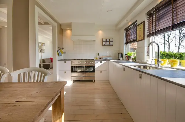 Guide d'achat cuisines petites espaces : erreurs à éviter