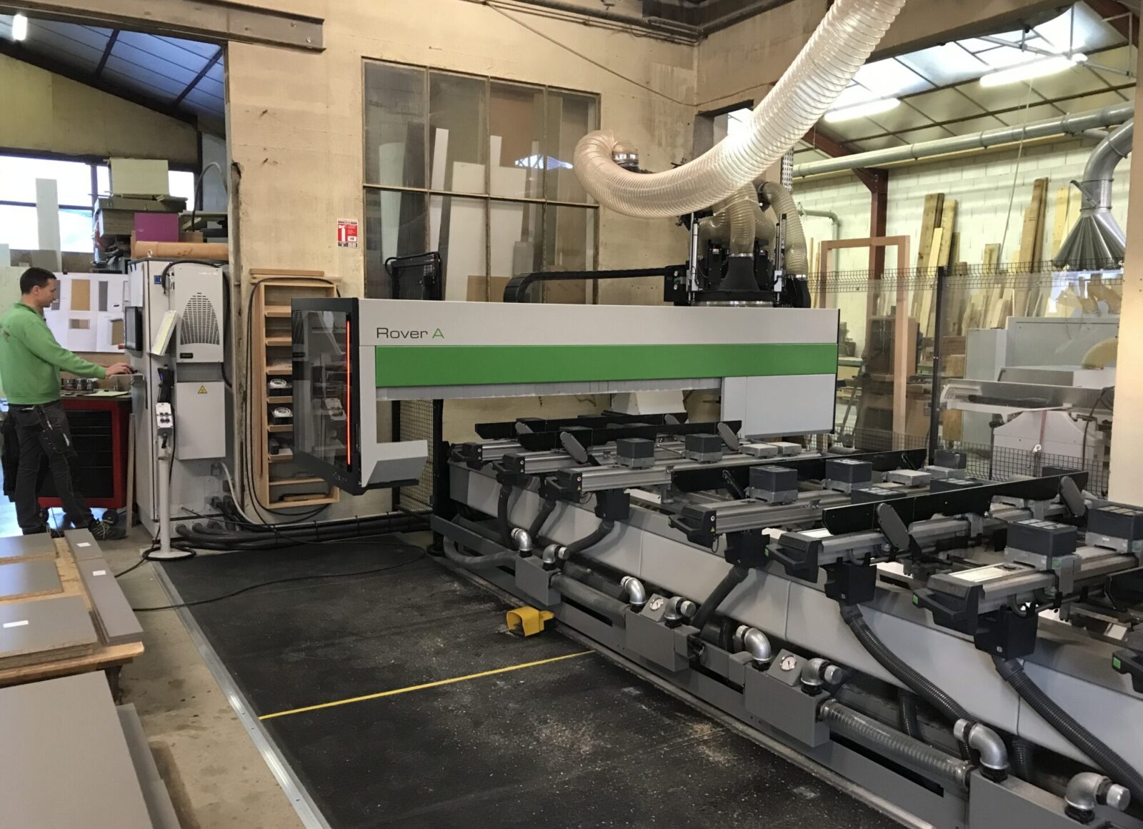 découvrez les services de menuiserie sur mesure : fabrication, pose et rénovation de fenêtres, portes, escaliers et meubles en bois par des artisans qualifiés. qualité, expertise et conseils personnalisés.