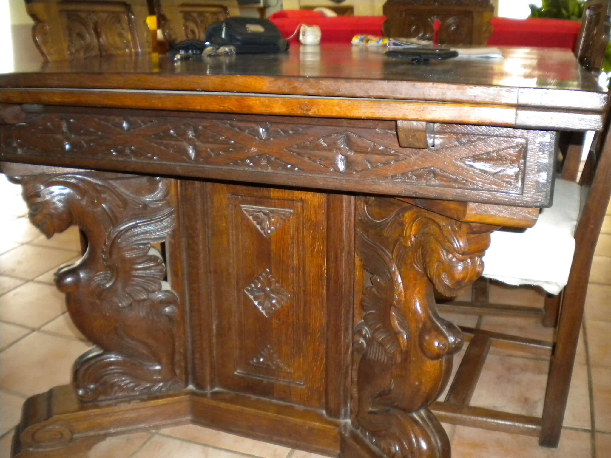 découvrez notre sélection de meubles anciens authentiques pour apporter charme et élégance à votre intérieur. pièces uniques, restauration soignée et histoire à chaque meuble.