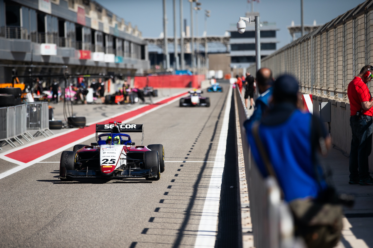 découvrez les enjeux majeurs et les perspectives d'avenir du championnat f3, une compétition clé pour les jeunes pilotes en quête de succès et de reconnaissance dans le monde de la course automobile.