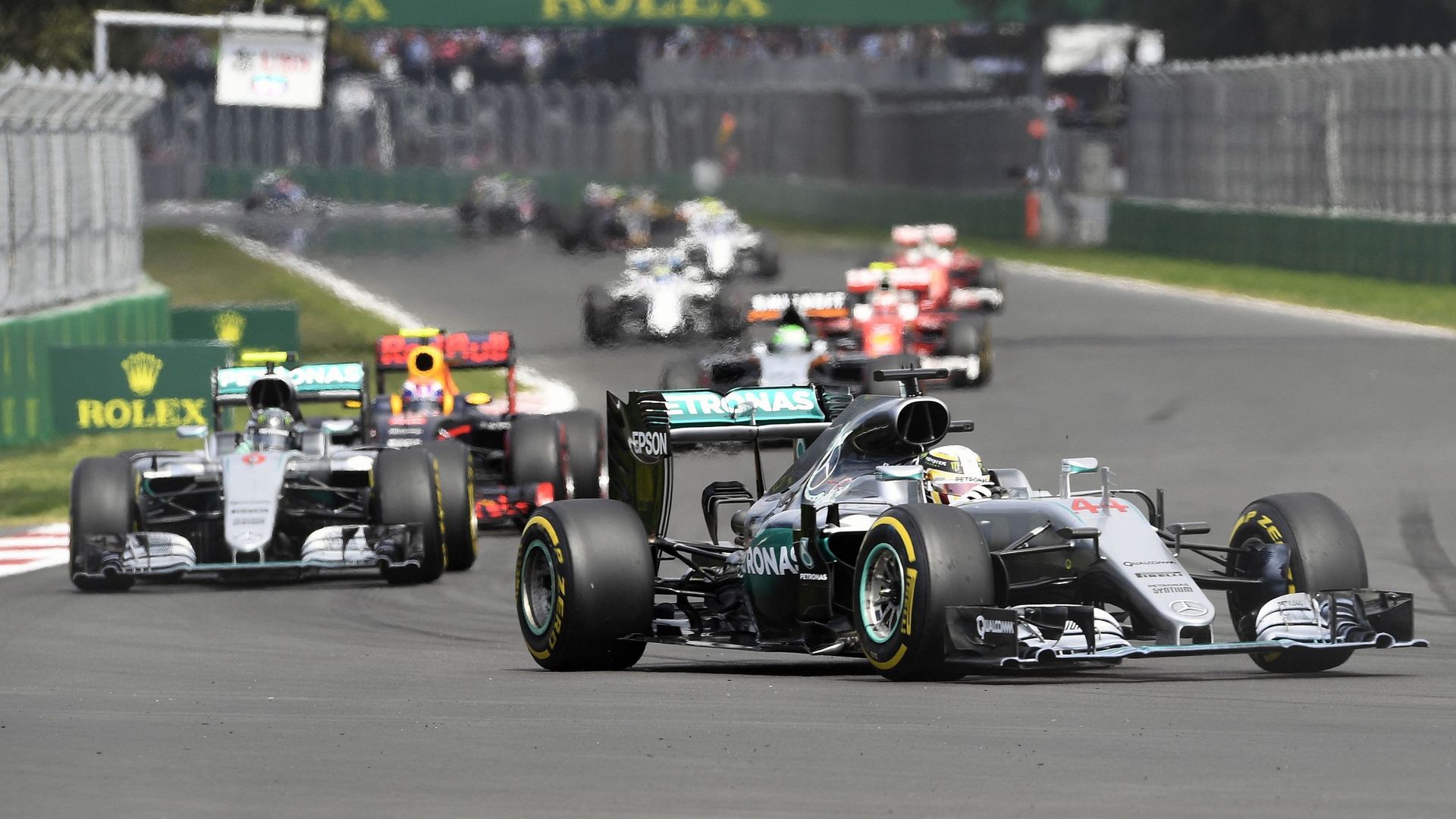 découvrez notre guide complet de la formule 1 pour tout savoir sur les courses, pilotes, équipes et techniques de ce sport automobile passionnant.