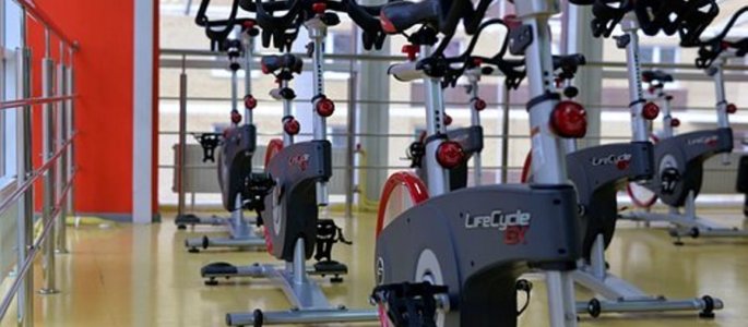 découvrez les avantages d'une salle de sport privée : un espace exclusif, des équipements haut de gamme, un coaching personnalisé et un environnement convivial pour atteindre vos objectifs fitness dans les meilleures conditions.